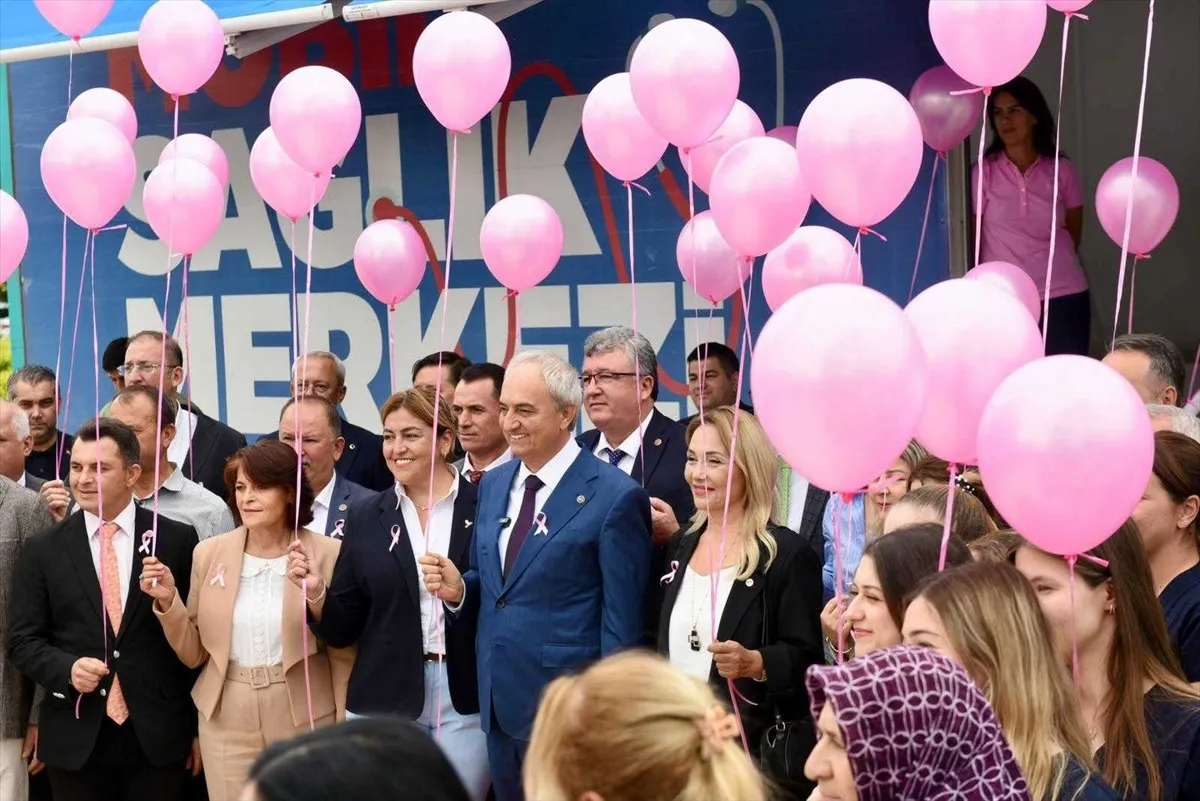 Antalya’da meme kanseri farkındalığı için gökyüzüne pembe balonlar bırakıldı Antalya’da meme kanseri farkındalığı için gökyüzüne pembe balonlar bırakıldı