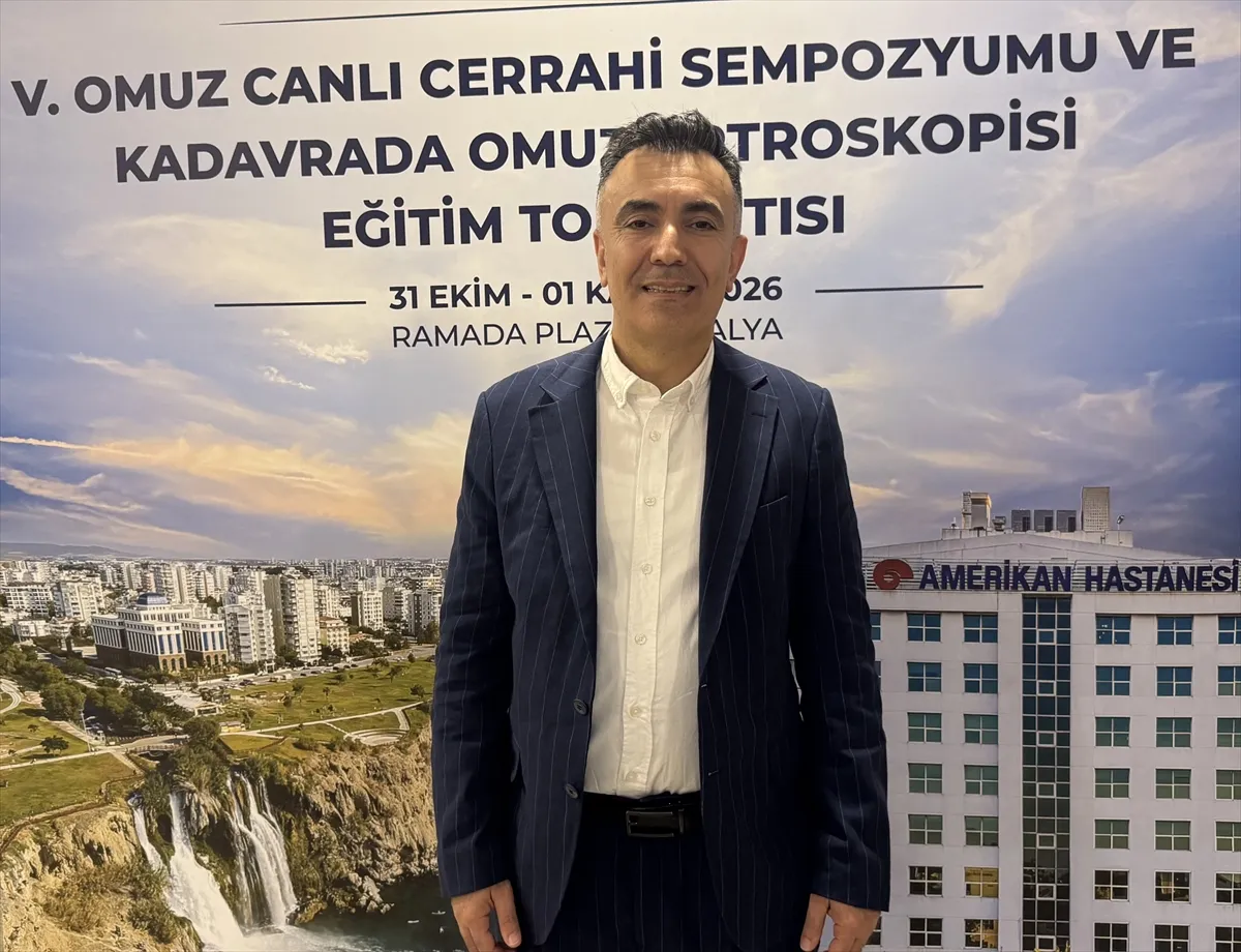 Antalya’da ortopedi uzmanları 3 ameliyatı canlı yayında gerçekleştirdi Antalya’da ortopedi uzmanları 3 ameliyatı canlı yayında gerçekleştirdi
