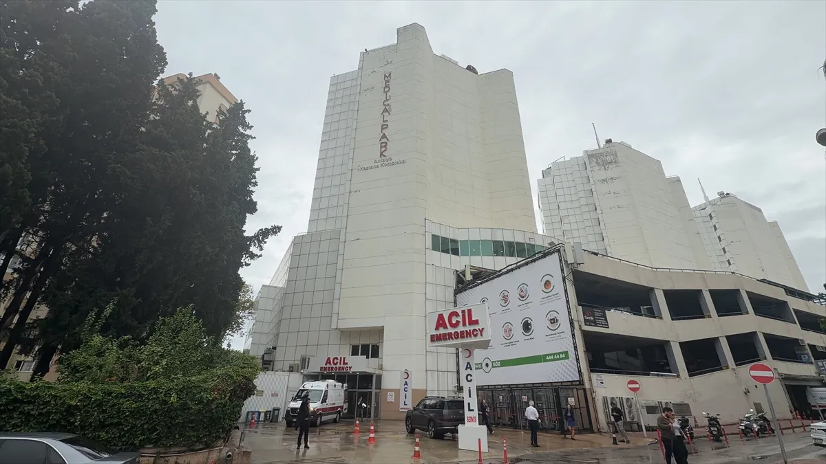 Antalya’da tedavi gören şarkıcı Alpay hayatını kaybetti Antalya’da tedavi gören şarkıcı Alpay hayatını kaybetti