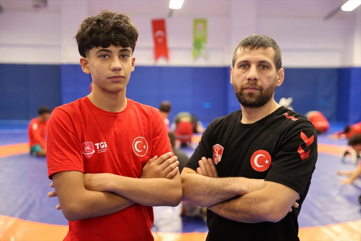 Antrenör babanın şampiyon oğlu güreşte yeni başarılar peşinde Antrenör babanın şampiyon oğlu güreşte yeni başarılar peşinde