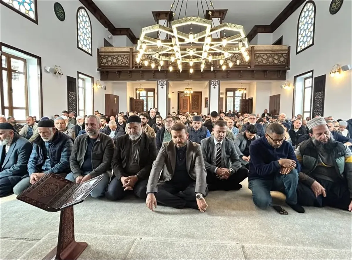 Arnavutköy’de Mustafa Karahasanoğlu Camisi ibadete açıldı Arnavutköy’de Mustafa Karahasanoğlu Camisi ibadete açıldı
