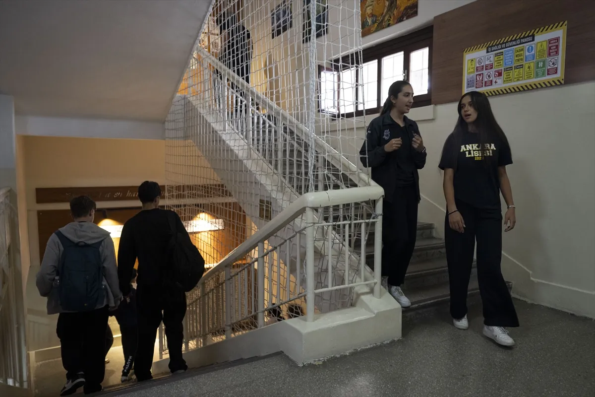ASIRLIK MEKTEPLER - Cumhuriyet’le yaşıt Ankara Lisesi bir asrı aşan eğitim geleneğini sürdürüyor ASIRLIK MEKTEPLER - Cumhuriyet’le yaşıt Ankara Lisesi bir asrı aşan eğitim geleneğini sürdürüyor