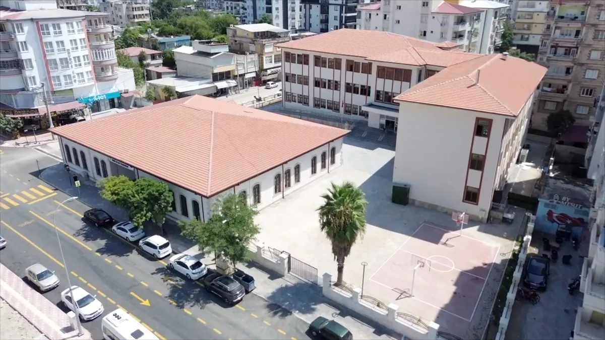 ASIRLIK MEKTEPLER - Osmanlı döneminde hastane olarak da kullanılan binada 115 yıldır eğitim veriliyor ASIRLIK MEKTEPLER - Osmanlı döneminde hastane olarak da kullanılan binada 115 yıldır eğitim veriliyor