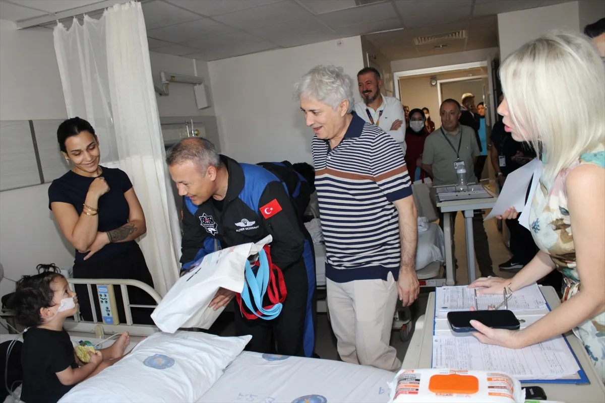 Astronotlar Antalya’da kanser tedavisi gören çocuklar ve öğrencilerle buluştu Astronotlar Antalya’da kanser tedavisi gören çocuklar ve öğrencilerle buluştu