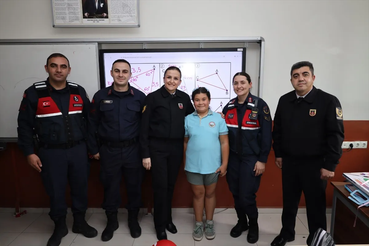 Aydın’da jandarmadan şehit kızı Ada Su’ya doğum günü sürprizi