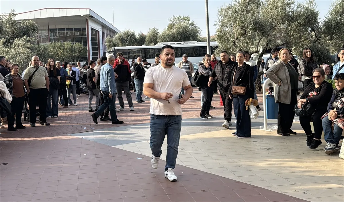 Aydın’da KPSS öncesi nüfus cüzdanını düşüren adayın yardımına babası yetişti Aydın’da KPSS öncesi nüfus cüzdanını düşüren adayın yardımına babası yetişti