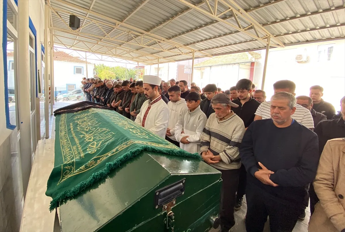 Aydın’da silahla öldürülen Kumsal Kayan toprağa verildi Aydın’da silahla öldürülen Kumsal Kayan toprağa verildi