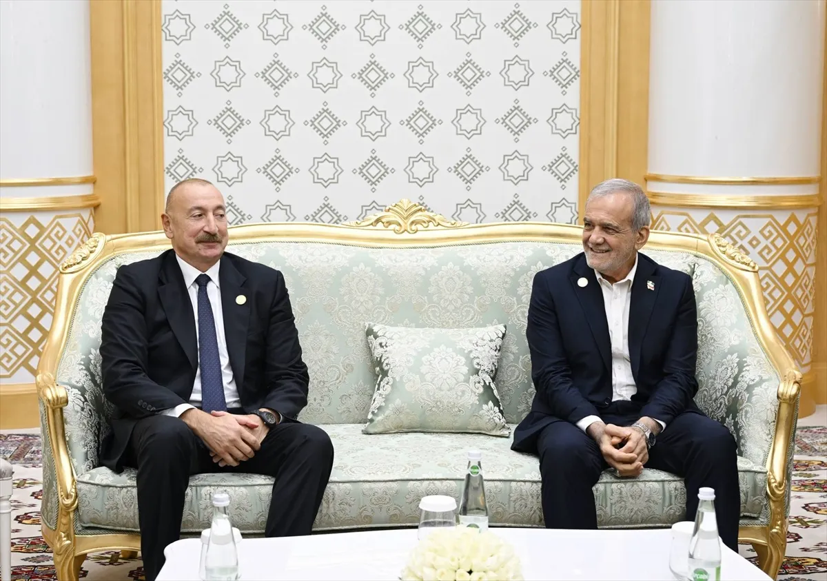 Azerbaycan Cumhurbaşkanı Aliyev, İran Cumhurbaşkanı Pezeşkiyan ile Türkmenistan’da görüştü