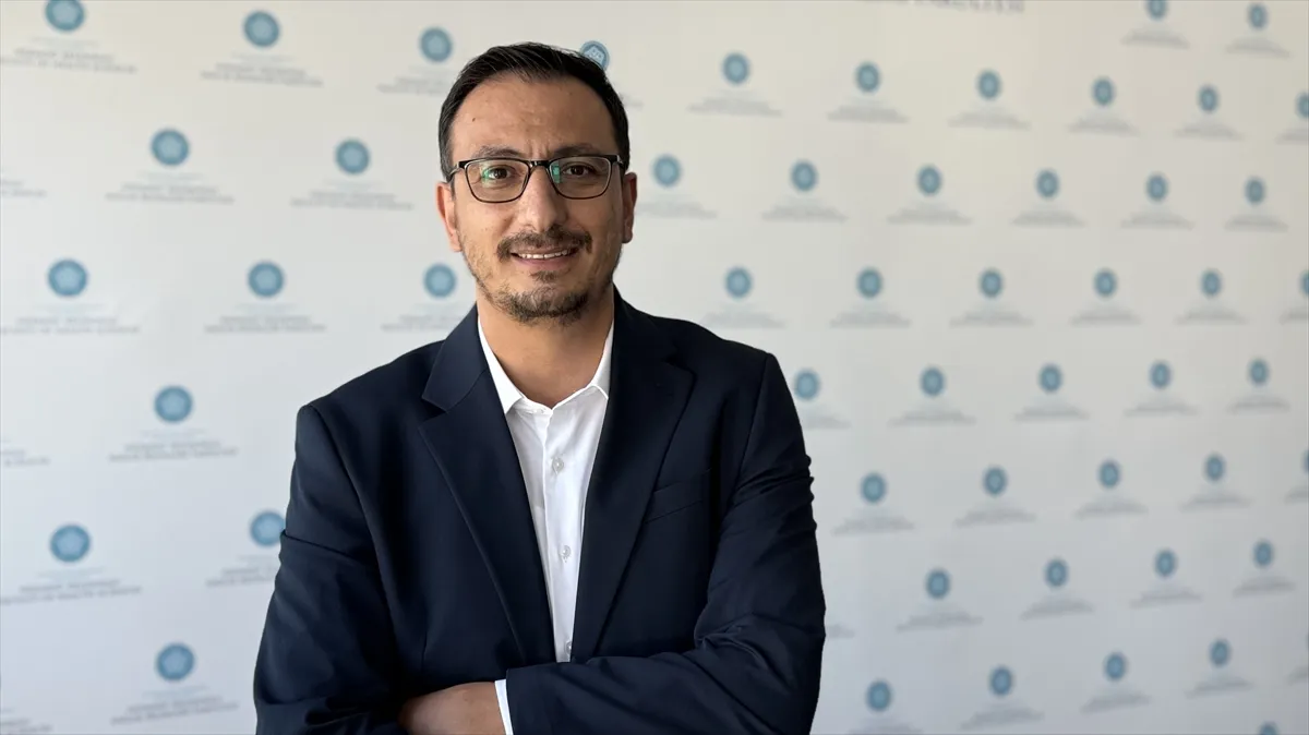 Azmiyle kekemeliği yenen genç sunucu oldu Azmiyle kekemeliği yenen genç sunucu oldu