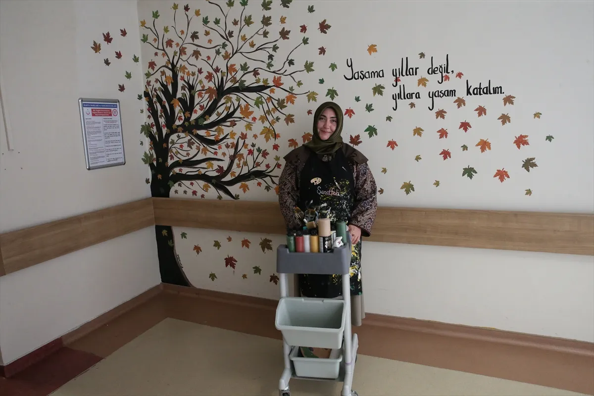 Babasını kaybettiği hastanenin duvarlarını resimlerle süsledi Babasını kaybettiği hastanenin duvarlarını resimlerle süsledi