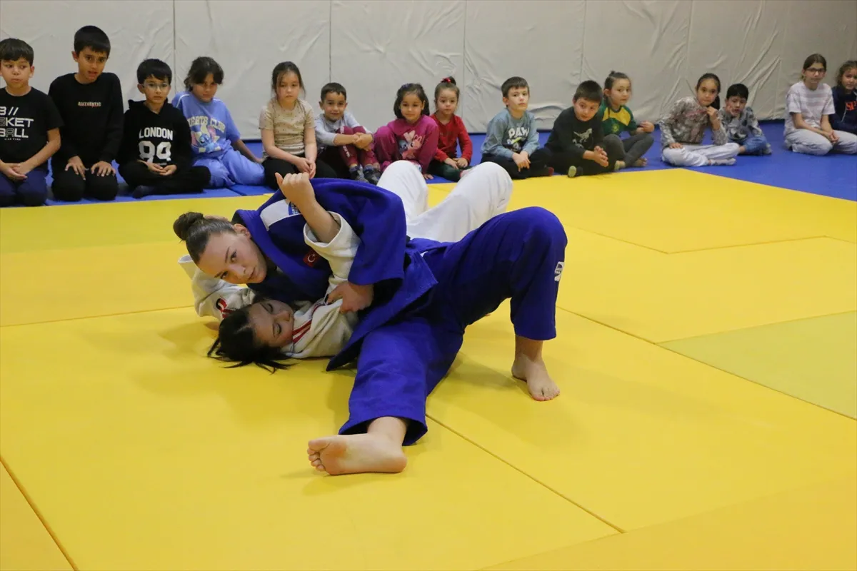 Babasıyla başladığı judoda gözünü zirveye dikti