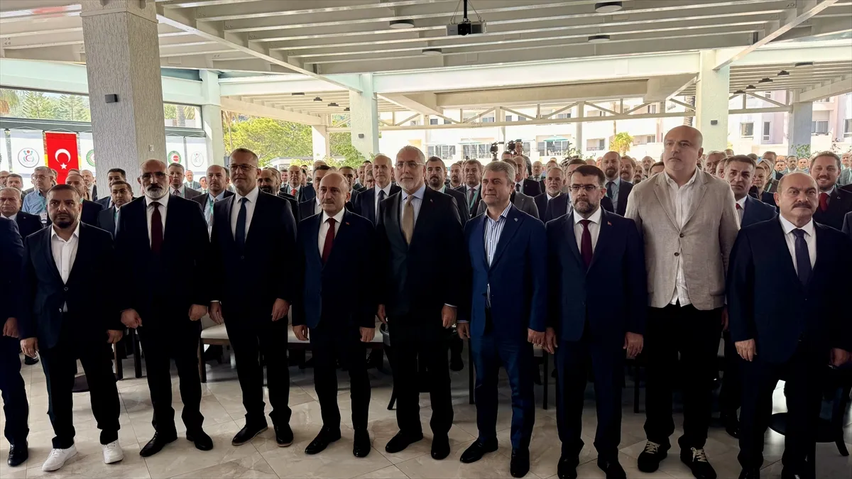 Bakan Işıkhan, Antalya’da Öz Sağlık-İş Sendikası’nın programında konuştu Bakan Işıkhan, Antalya’da Öz Sağlık-İş Sendikası’nın programında konuştu