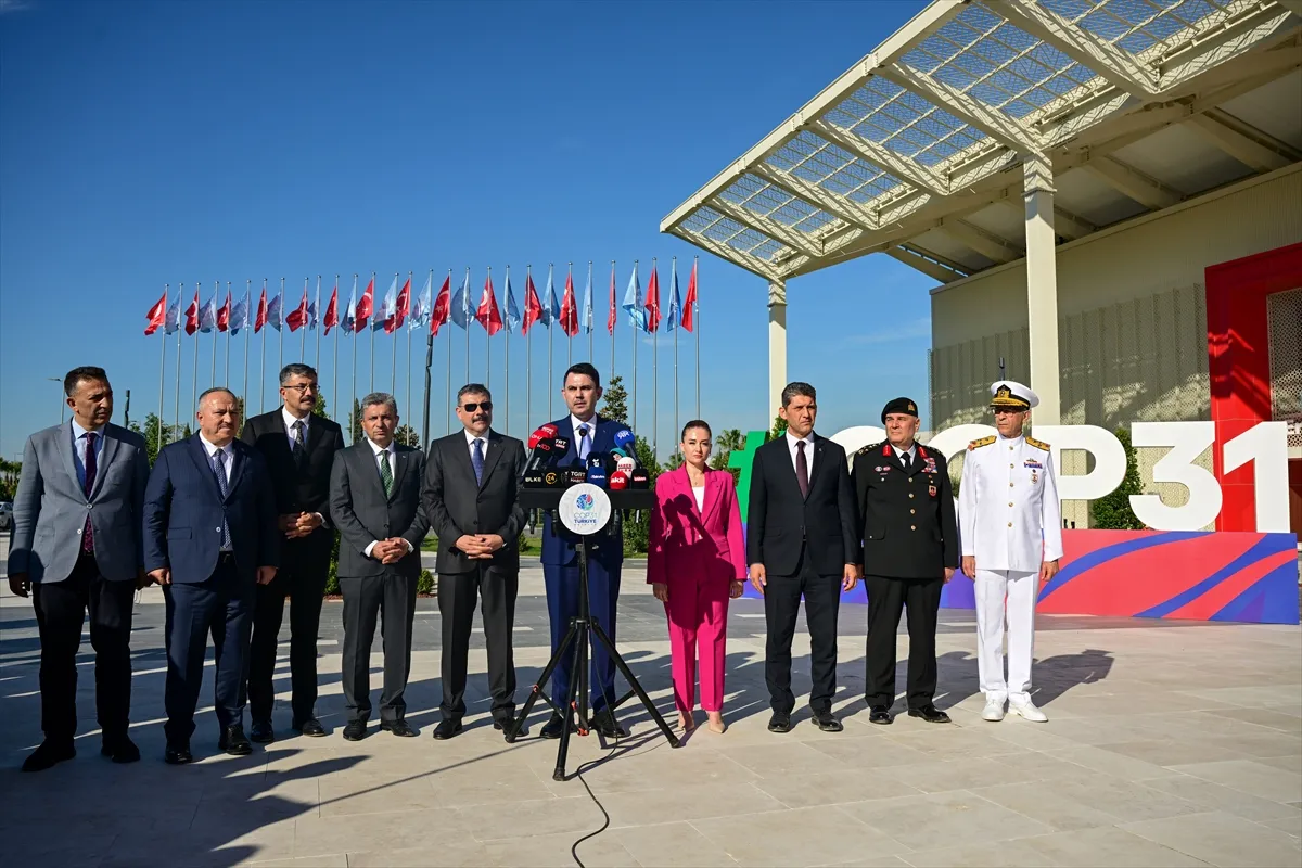 Bakan Kurum, Antalya’da COP31 alanında incelemelerde bulundu Bakan Kurum, Antalya’da COP31 alanında incelemelerde bulundu