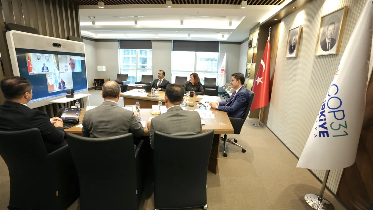 Bakan Kurum’dan COP31 öncesi üçlü görüşme Bakan Kurum’dan COP31 öncesi üçlü görüşme