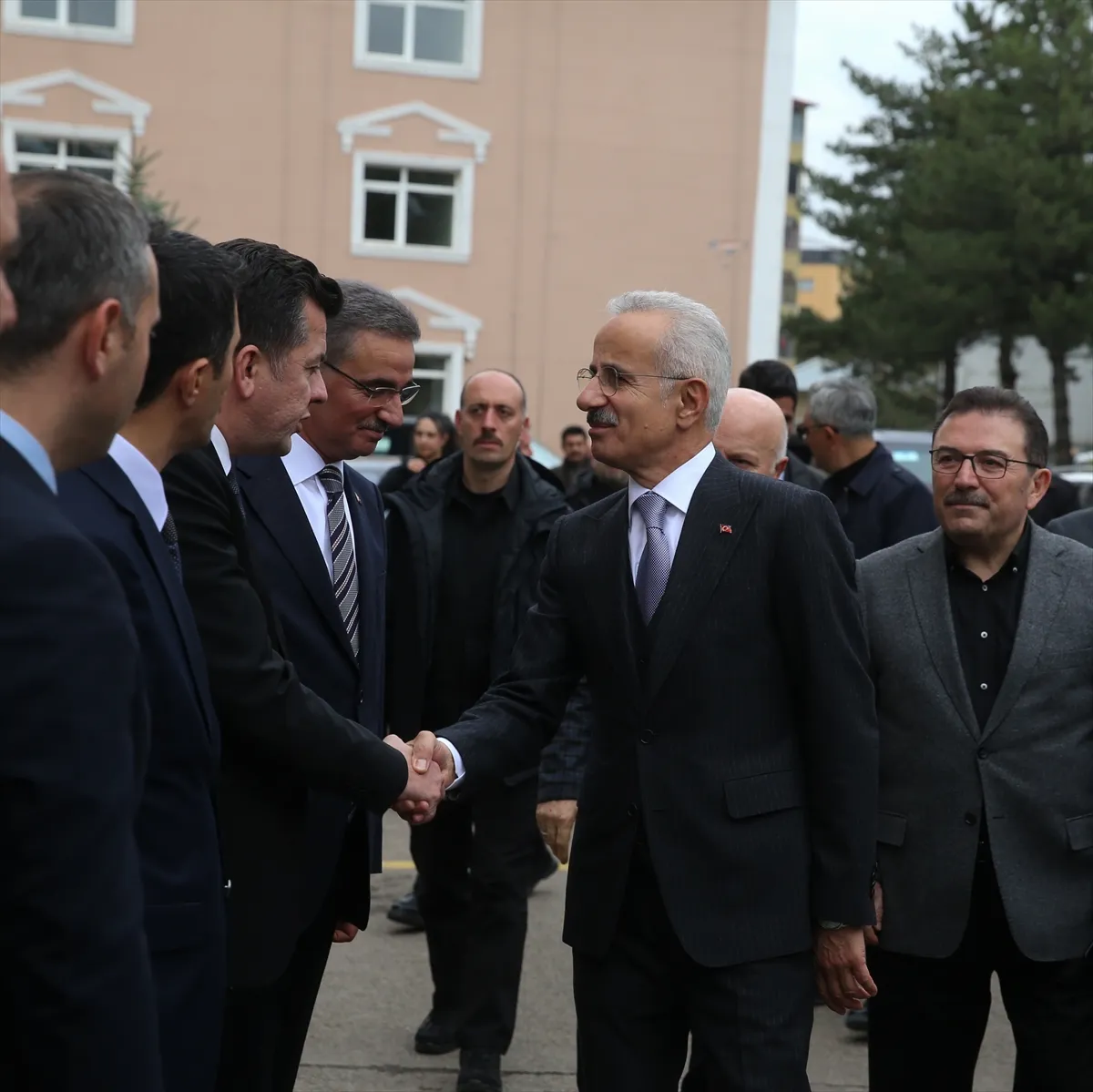 Bakan Uraloğlu Erzurum’da ziyaretlerde bulundu Bakan Uraloğlu Erzurum’da ziyaretlerde bulundu