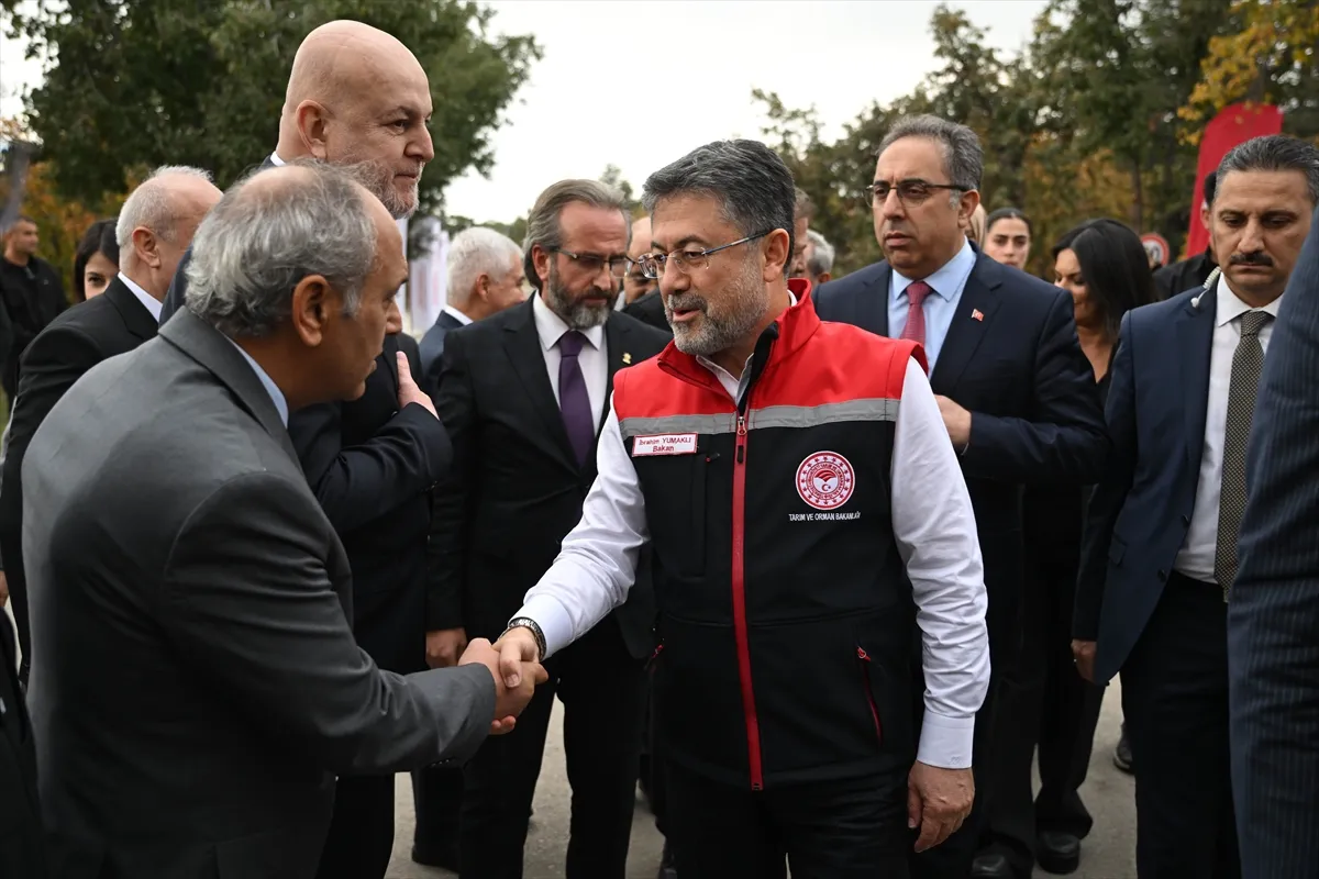 Bakan Yumaklı Genomik Test Merkezi’ni açtı Bakan Yumaklı Genomik Test Merkezi’ni açtı