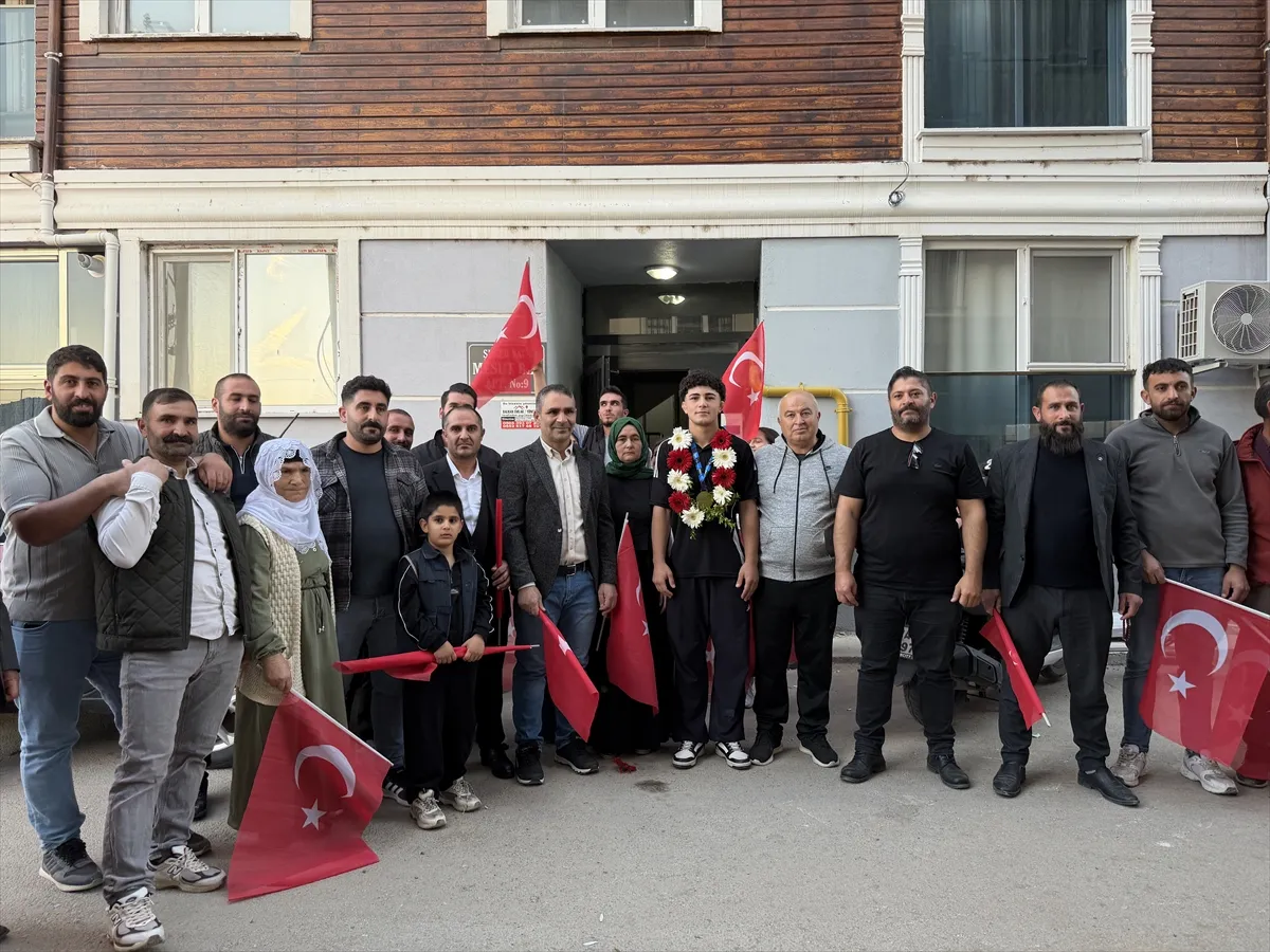 Balkan şampiyonu güreşçi Ahmet Çiftçi, zaferini Filistinli kardeşlerine armağan etti Balkan şampiyonu güreşçi Ahmet Çiftçi, zaferini Filistinli kardeşlerine armağan etti