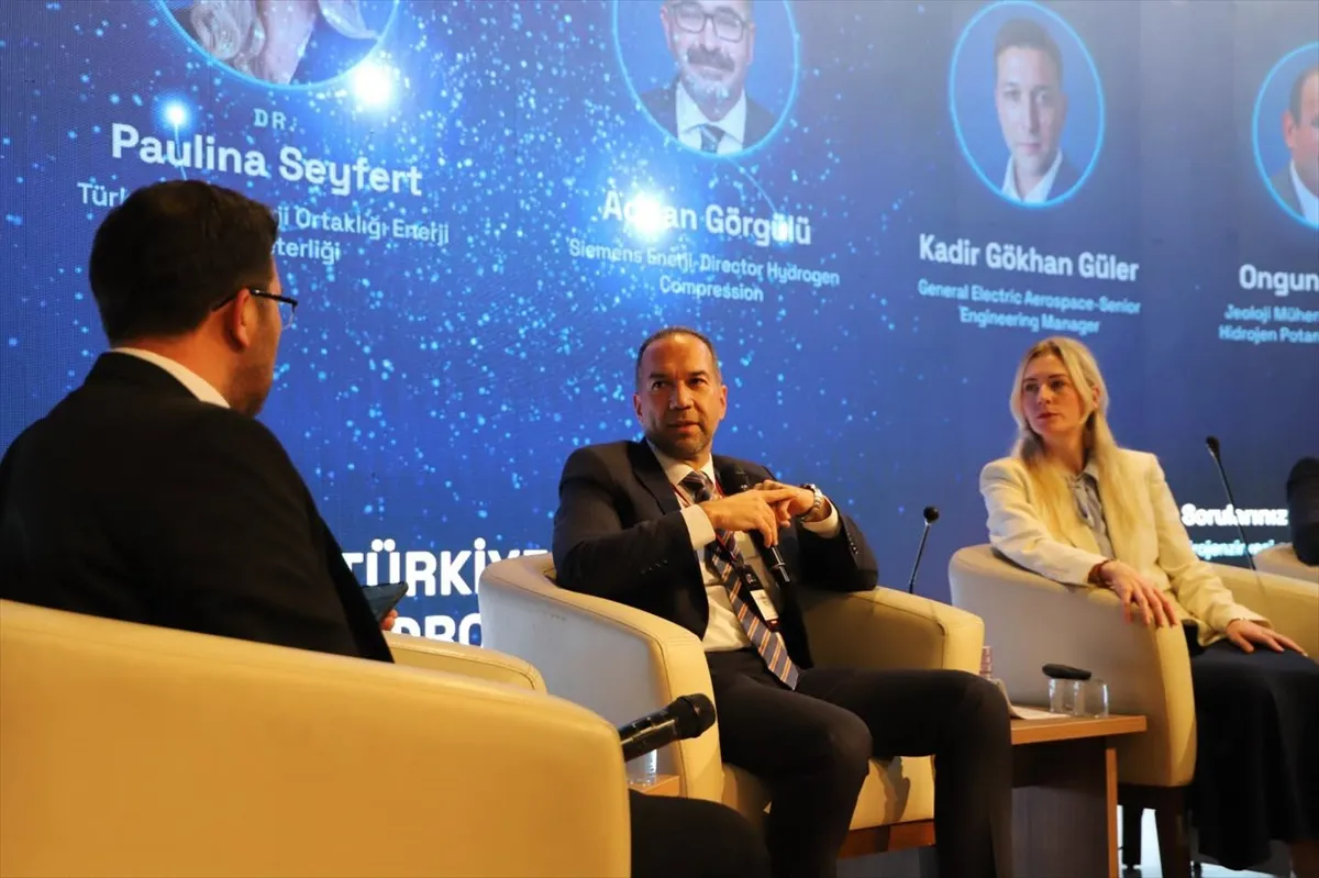 Başkan Özdemir, Türkiye Hidrojen Zirvesi’nde belediyenin enerji çalışmalarını anlattı Başkan Özdemir, Türkiye Hidrojen Zirvesi’nde belediyenin enerji çalışmalarını anlattı