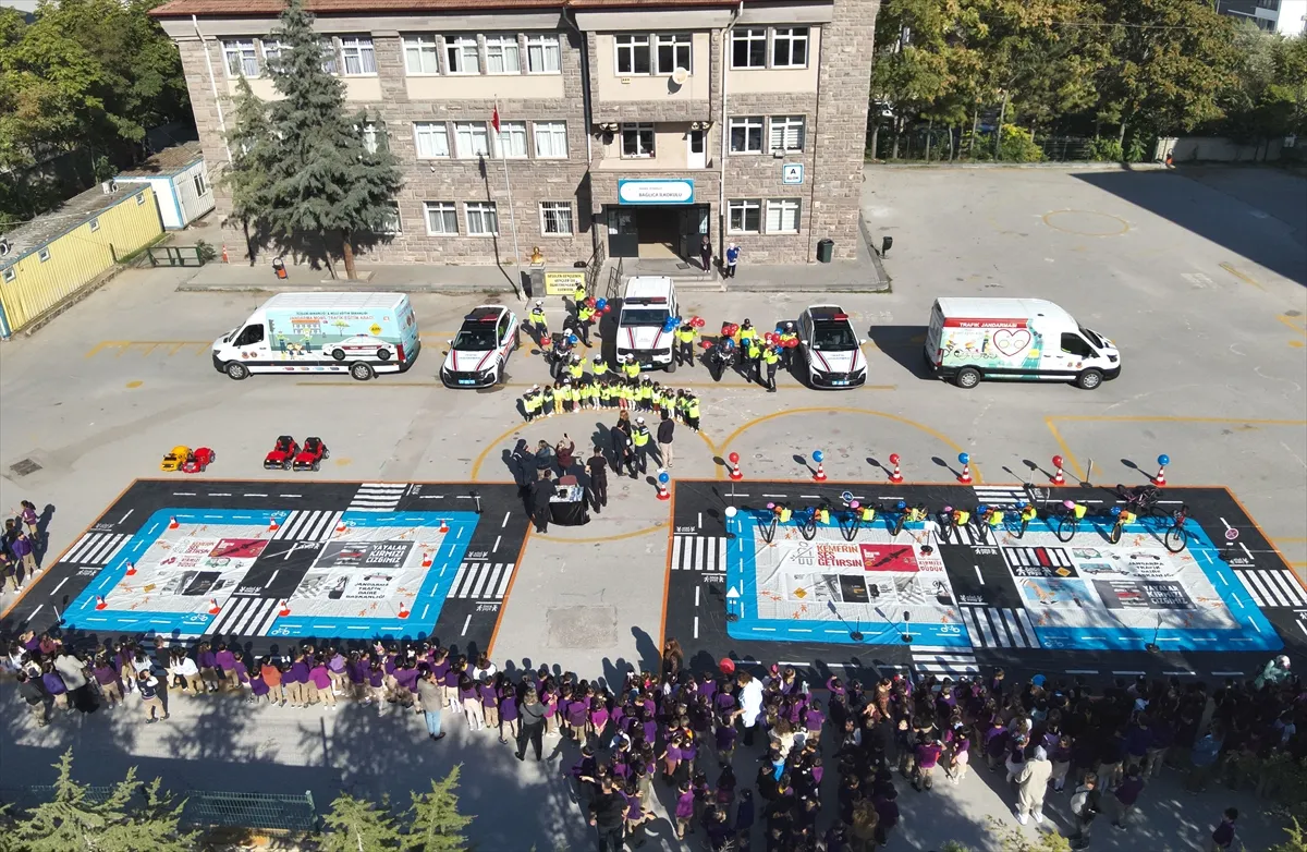 Başkentte jandarma ilkokul öğrencilerine trafik güvenliği eğitimi verdi