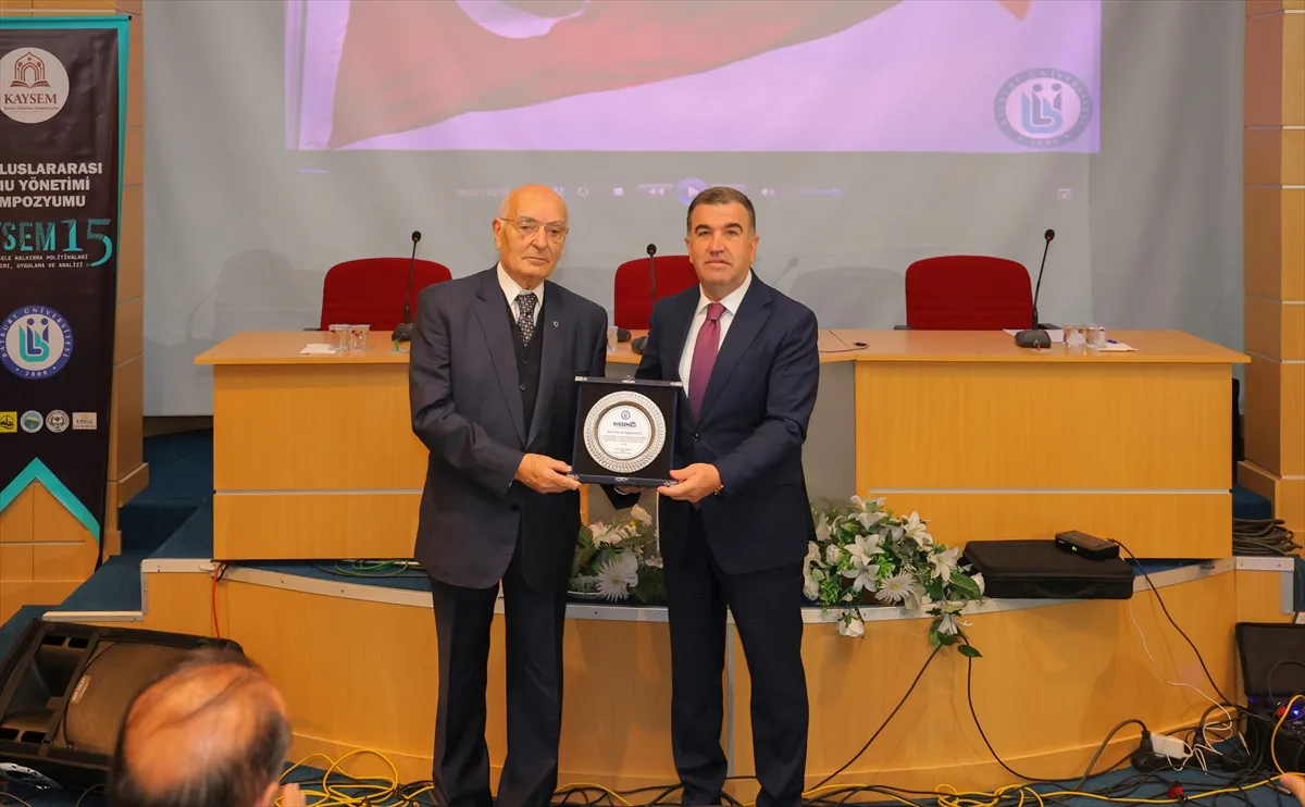 Bayburt’ta 15. Uluslararası Kamu Yönetimi Sempozyumu başladı Bayburt’ta 15. Uluslararası Kamu Yönetimi Sempozyumu başladı
