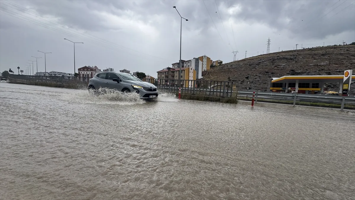 Bayburt’ta sağanak ve dolu etkili oldu
