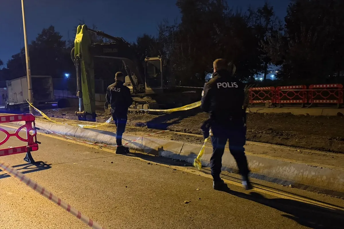Bayrampaşa’da İSKİ’nin kazı çalışması sırasında toprak altında kalan işçi hayatını kaybetti Bayrampaşa’da İSKİ’nin kazı çalışması sırasında toprak altında kalan işçi hayatını kaybetti