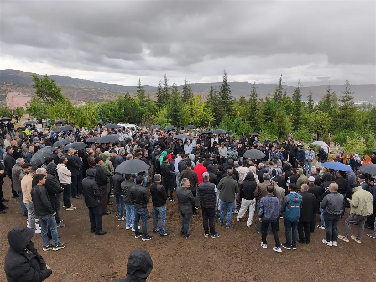 Bingöl’de asansör kazasında yaralanan öğrenci hayatını kaybetti (GÜNCELLEME) Bingöl’de asansör kazasında yaralanan öğrenci hayatını kaybetti (GÜNCELLEME)