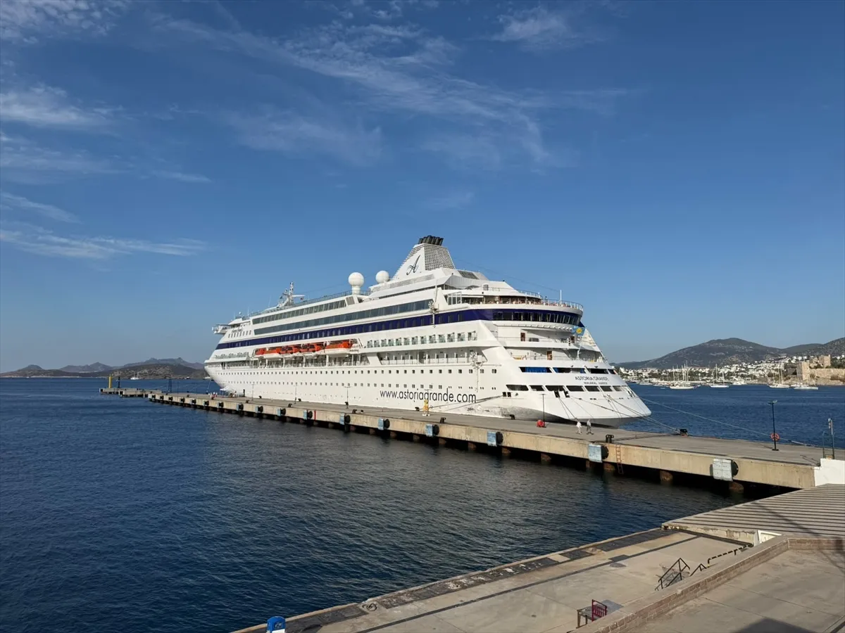 Bodrum’a Astoria Grande kruvaziyeriyle 365 turist geldi Bodrum’a Astoria Grande kruvaziyeriyle 365 turist geldi