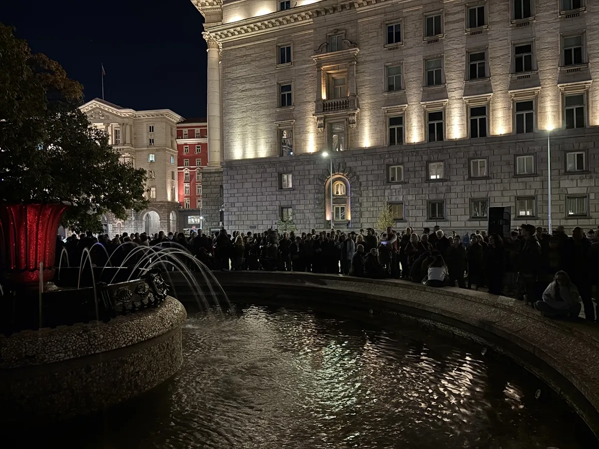 Bulgaristan’da Cumhurbaşkanı Yotova ve Başbakan Radev’e karşı protesto düzenlendi Bulgaristan’da Cumhurbaşkanı Yotova ve Başbakan Radev’e karşı protesto düzenlendi