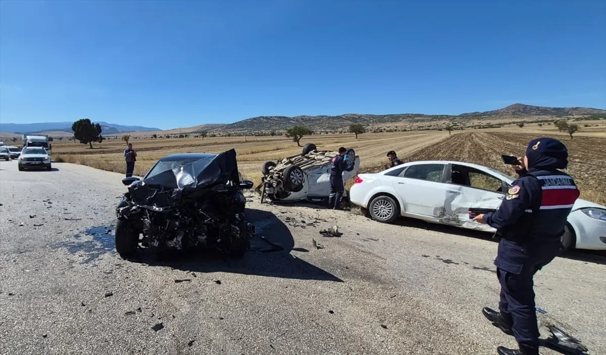 Burdur’da 3 aracın karıştığı kazada 1 kişi öldü 4 kişi yaralandı