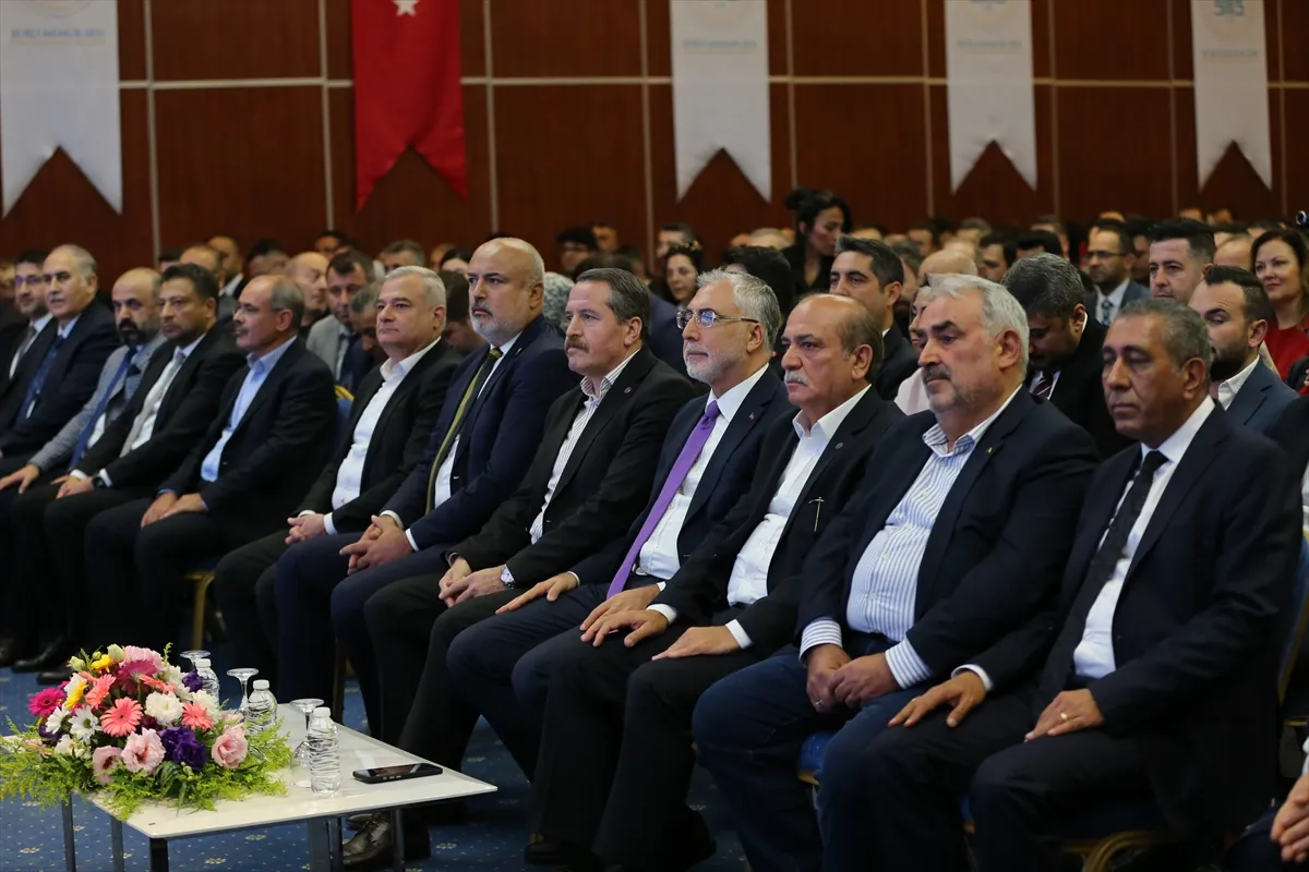 Büro Memur-Sen Genişletilmiş Teşkilat Eğitimi Toplantısını Antalya’da düzenledi