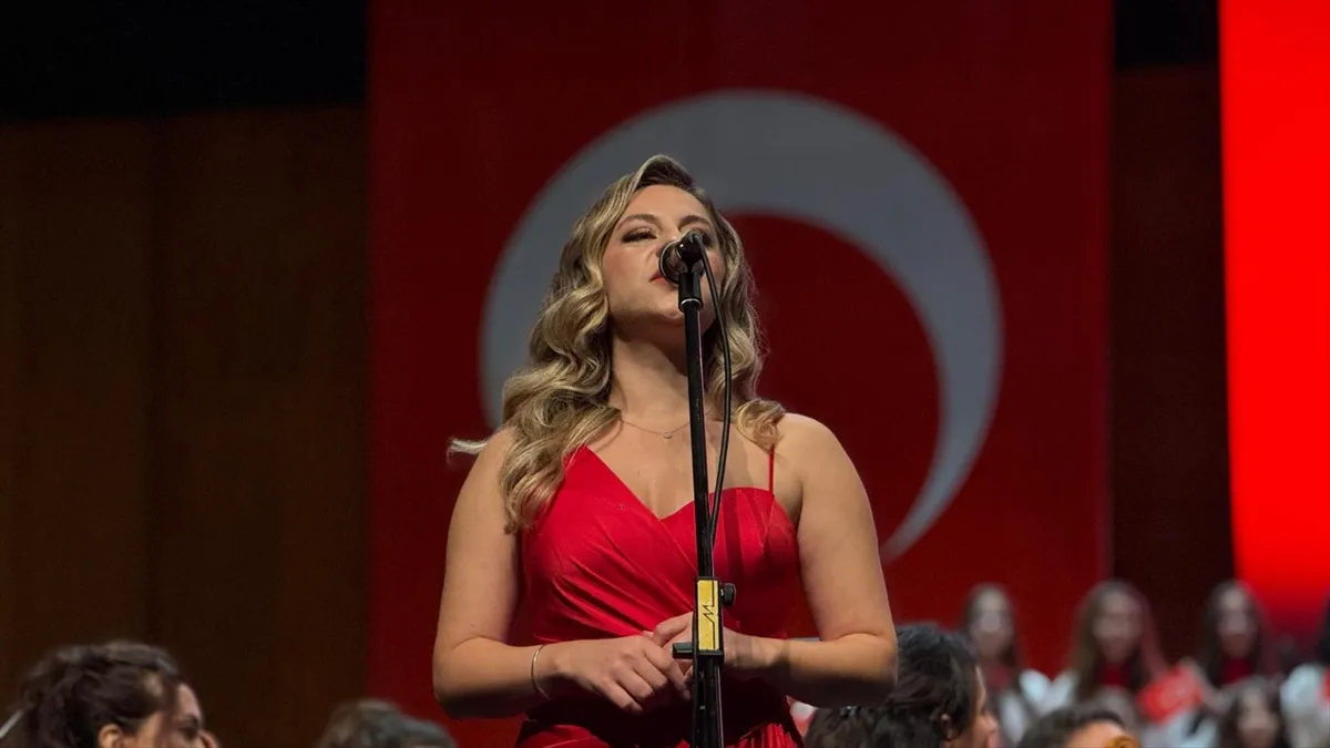 Bursa’da BBDSO’dan 29 Ekim konseri, solist Ceren Aydın konuk oldu Bursa’da BBDSO’dan 29 Ekim konseri, solist Ceren Aydın konuk oldu