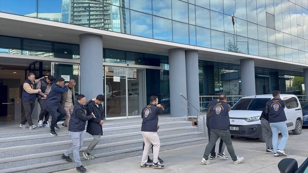 Bursa’da bilişim sistemleri aracılığıyla dolandırıcılık soruşturmasında 4 zanlı tutuklandı Bursa’da bilişim sistemleri aracılığıyla dolandırıcılık soruşturmasında 4 zanlı tutuklandı