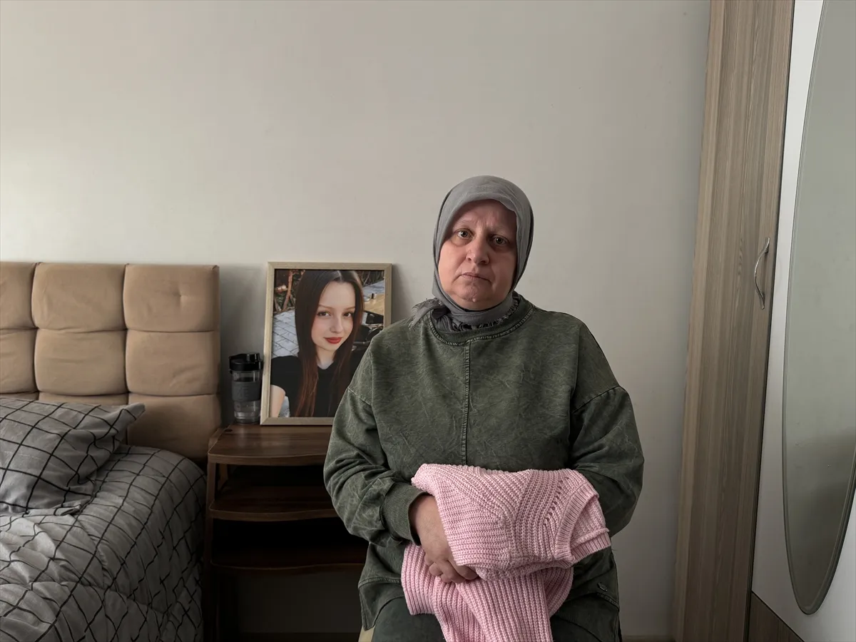 Bursa’da erkek arkadaşının bıçakla öldürdüğü genç kızın ailesi zanlının en ağır cezayı almasını istiyor Bursa’da erkek arkadaşının bıçakla öldürdüğü genç kızın ailesi zanlının en ağır cezayı almasını istiyor