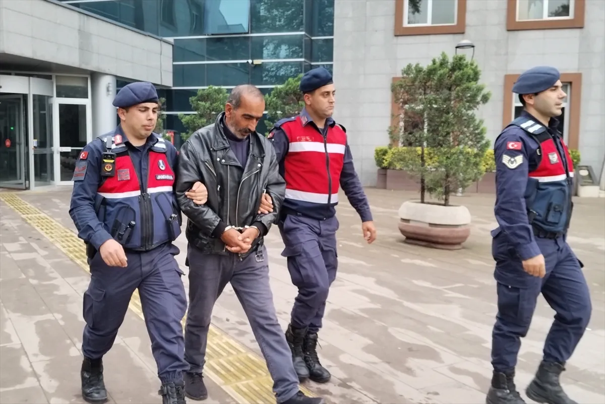 Bursa’da evden altın çaldığı öne sürülen zanlı tutuklandı Bursa’da evden altın çaldığı öne sürülen zanlı tutuklandı