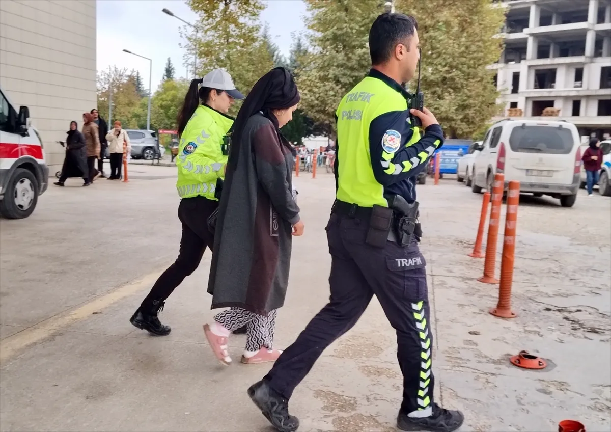 Bursa’da tırnakçılıkla hırsızlık iddiasına 4 gözaltı Bursa’da tırnakçılıkla hırsızlık iddiasına 4 gözaltı