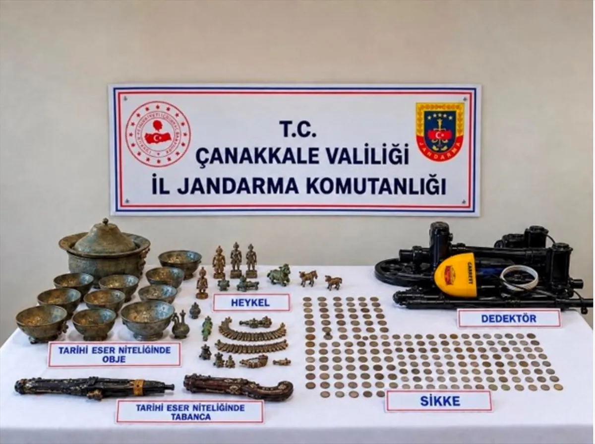 Çanakkale’de tarihi eser niteliğinde 179 sikke ve çok sayıda obje ele geçirildi Çanakkale’de tarihi eser niteliğinde 179 sikke ve çok sayıda obje ele geçirildi