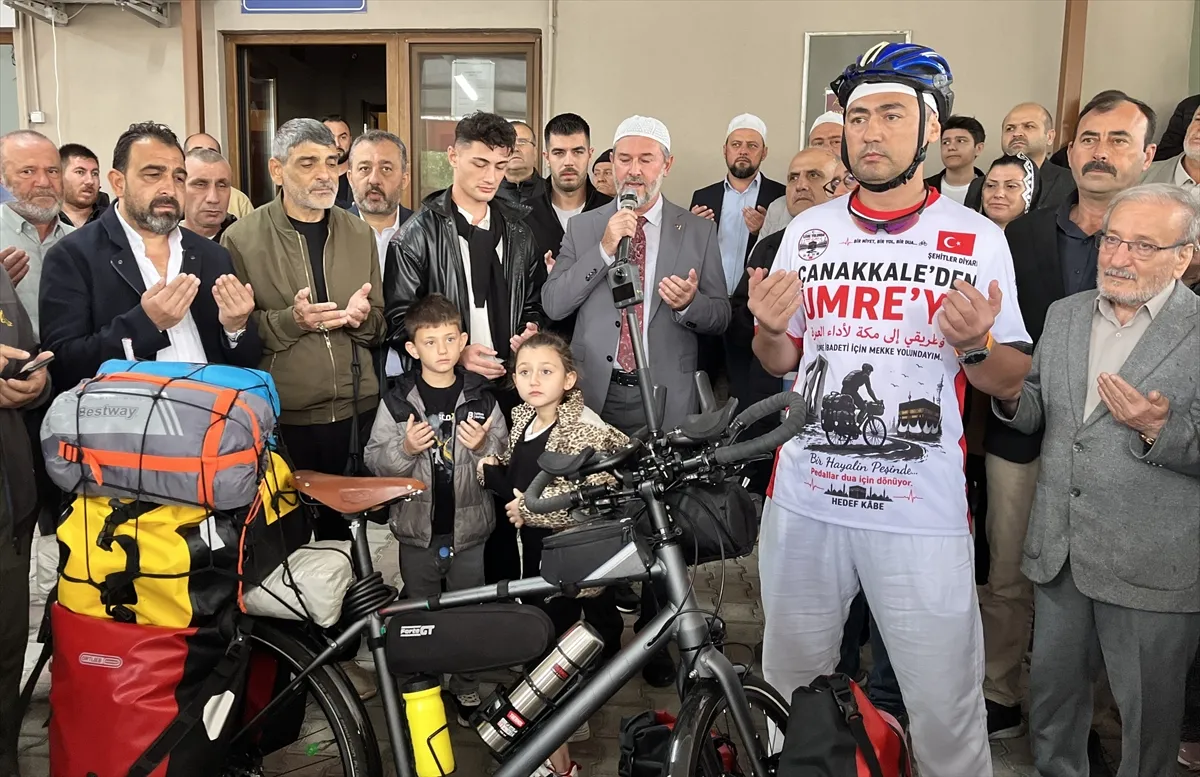 Çanakkaleli bisikletçi umre için 4 bin kilometre pedal çevirecek Çanakkaleli bisikletçi umre için 4 bin kilometre pedal çevirecek