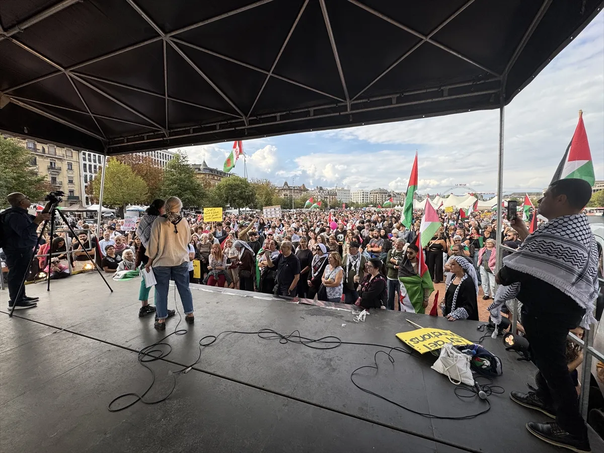 Cenevre’de binlerce kişi Gazze’deki soykırımı durdurun çağrısıyla yürüdü Cenevre’de binlerce kişi Gazze’deki soykırımı durdurun çağrısıyla yürüdü
