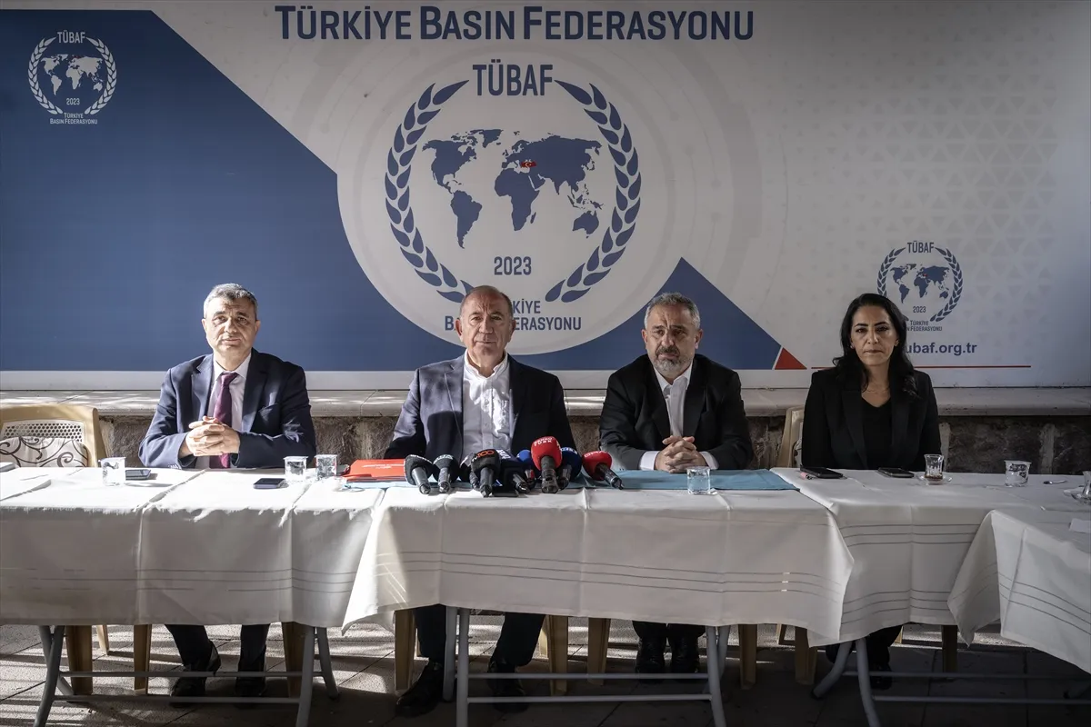 CHP Genel Koordinatörü Tekin, gazetecilerin sorularını yanıtladı CHP Genel Koordinatörü Tekin, gazetecilerin sorularını yanıtladı