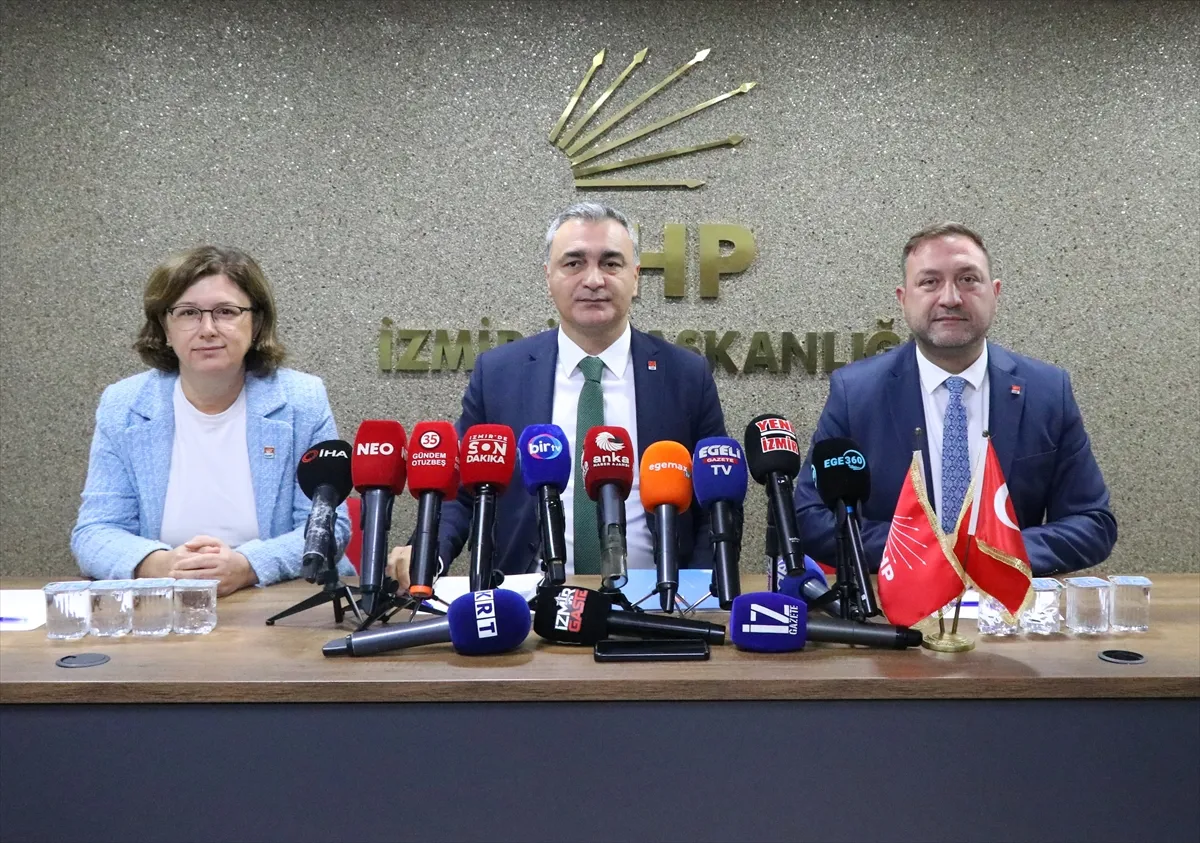 CHP Sözcüsü Sarı, İzmir’de basın toplantısında konuştu CHP Sözcüsü Sarı, İzmir’de basın toplantısında konuştu