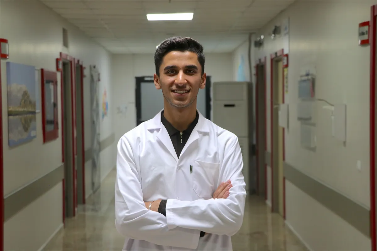 Çocukken tedavi gördüğü üniversite hastanesine tıp öğrencisi olarak döndü Çocukken tedavi gördüğü üniversite hastanesine tıp öğrencisi olarak döndü