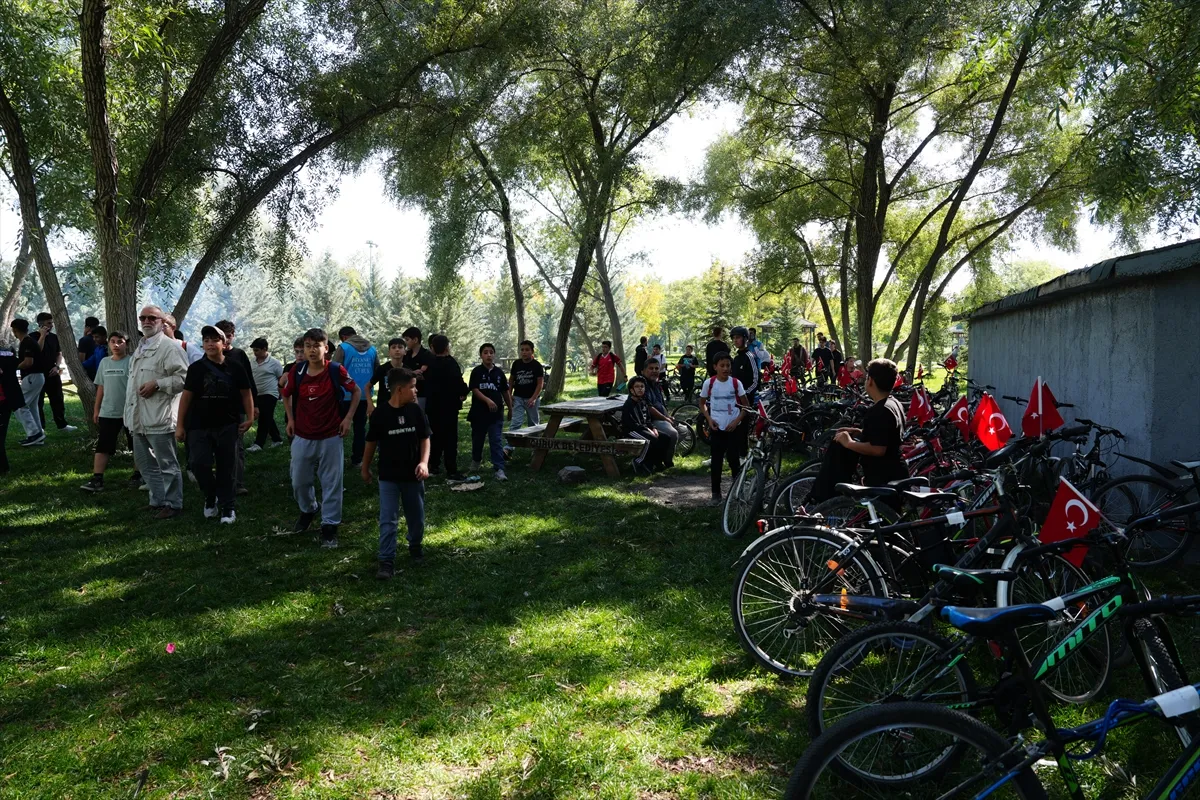 Çubuk’ta öğrenciler Camide Buluşuyoruz, Doğaya Pedallıyoruz etkinliğinde bir araya geldi