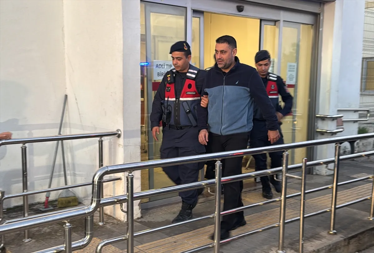 Çukurova Belediyesine yönelik operasyonda gözaltına alınan 49 kişi adliyeye sevk edildi