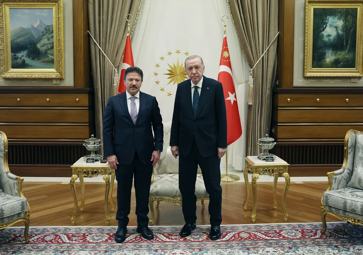 Cumhurbaşkanı Erdoğan, TESK Genel Başkanı Yiğiner’i kabul etti Cumhurbaşkanı Erdoğan, TESK Genel Başkanı Yiğiner’i kabul etti