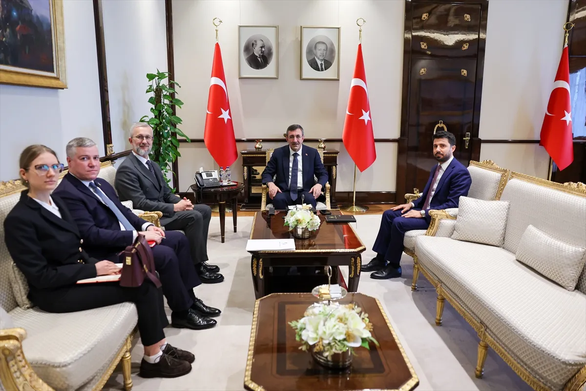Cumhurbaşkanı Yardımcısı Yılmaz Ukrayna’nın Ankara Büyükelçisi Celal’i kabul etti Cumhurbaşkanı Yardımcısı Yılmaz Ukrayna’nın Ankara Büyükelçisi Celal’i kabul etti