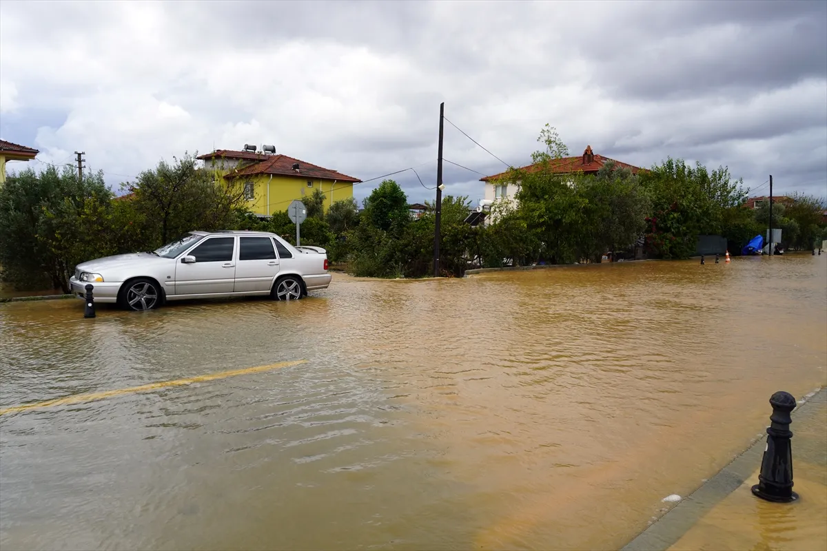 Dalaman’da dere taştı, evler ve tarım arazileri su altında kaldı