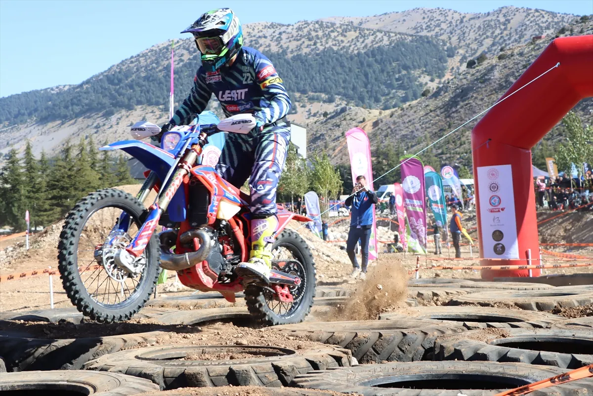 Davraz Kayak Merkezi’nde Hard Enduro motor yarışları başladı Davraz Kayak Merkezi’nde Hard Enduro motor yarışları başladı