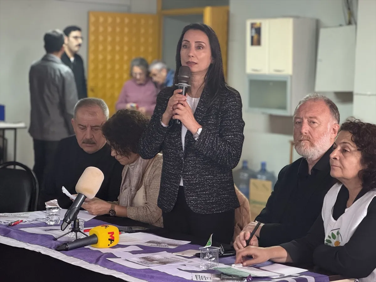 DEM Parti Eş Genel Başkanı Hatimoğulları İstanbul’da konuştu DEM Parti Eş Genel Başkanı Hatimoğulları İstanbul’da konuştu