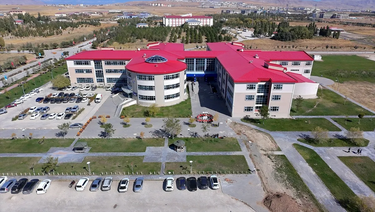 Depremde 11 yakınını kaybeden akademisyen, öğrencileri afetlere hazırlıyor Depremde 11 yakınını kaybeden akademisyen, öğrencileri afetlere hazırlıyor